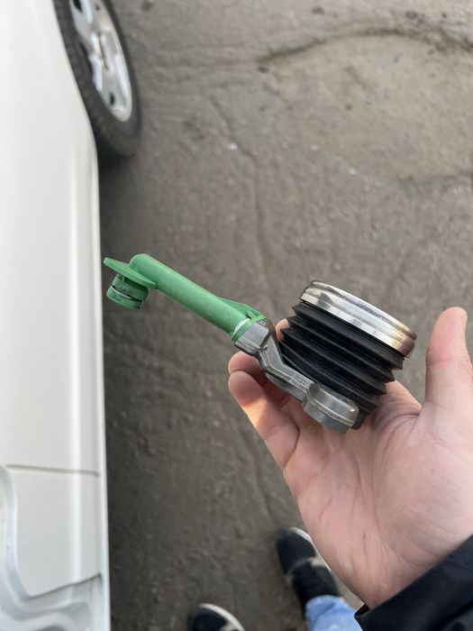 Новий вижимний на счеплення  NISSAN NV200 2011 року.