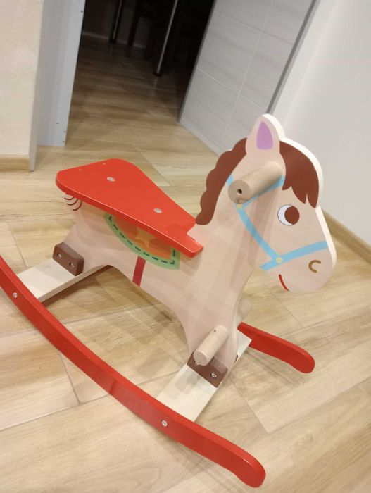 Konik na biegunach drewniany Playtive