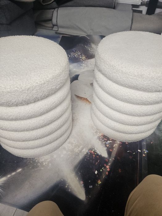 Dwie pufy tkanina boulce