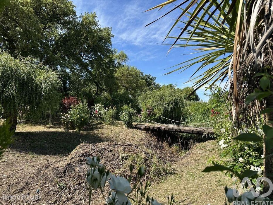 Terreno em Arneiro das Milhariças de 259,00 m2