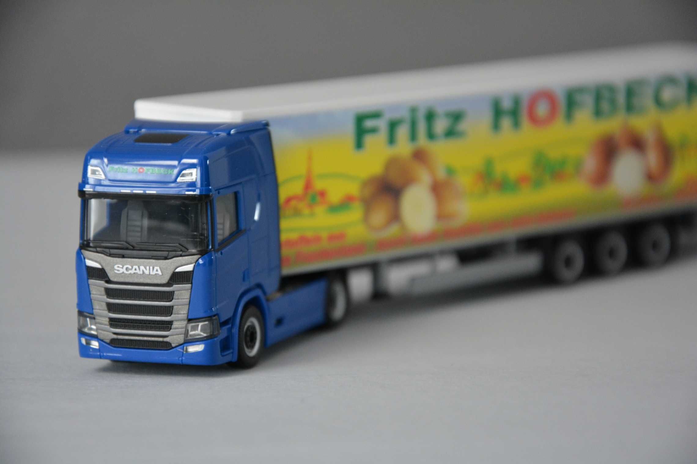 1:87 (H0) Herpa 953306 - Scania CR 20 HD + nacz. 15m - Fritz Hofbeck