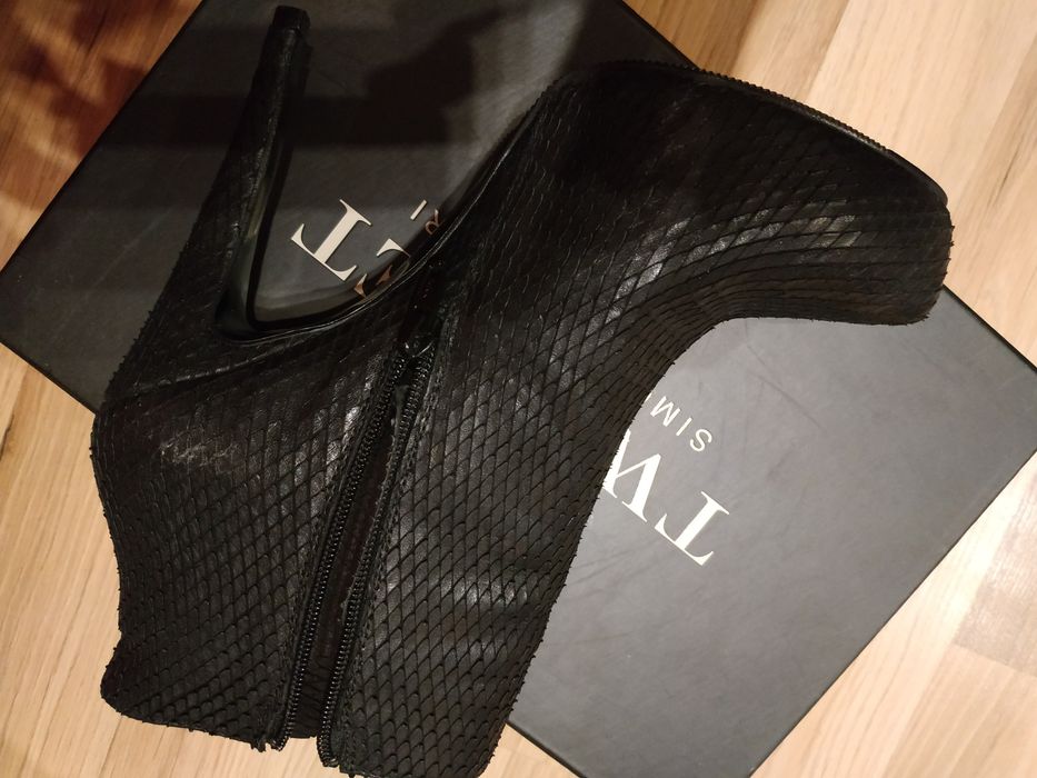 Buty damskie koturna i szpilka