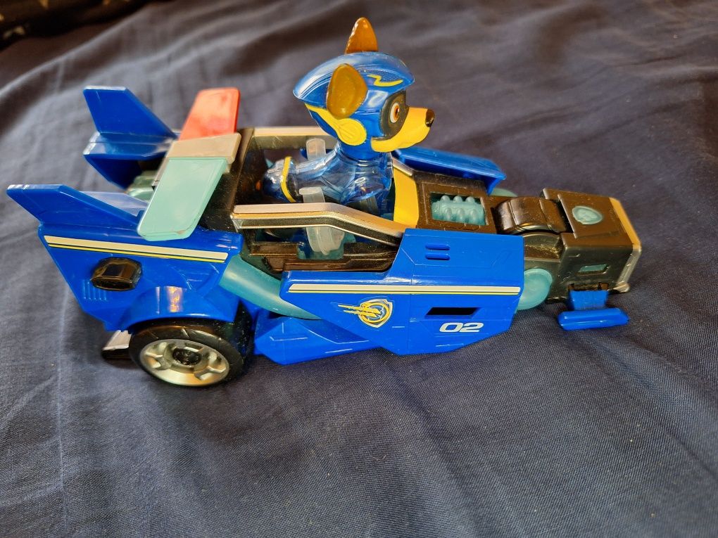 Oryginalny psi patrol chase figurka z grającym autkiem paw patrol