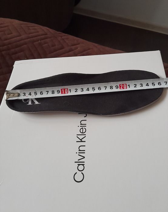 Новые. Дутики водонепроницаемые.  Calvin Klein. Оригинал. Размер 9/40.