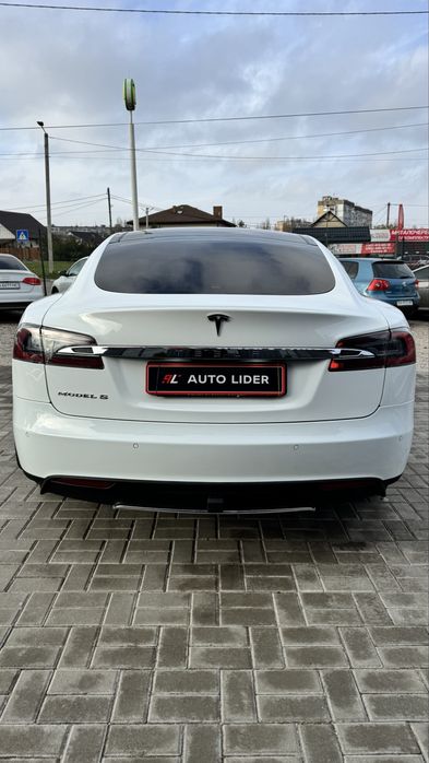 Європейська Tesla Model Тесла Модель S 2014р. 85 кВт 7 місць Запас 440