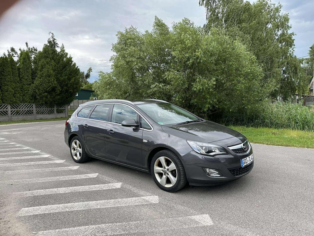 Opel Astra j 1.4 turbo 2011 Xenon