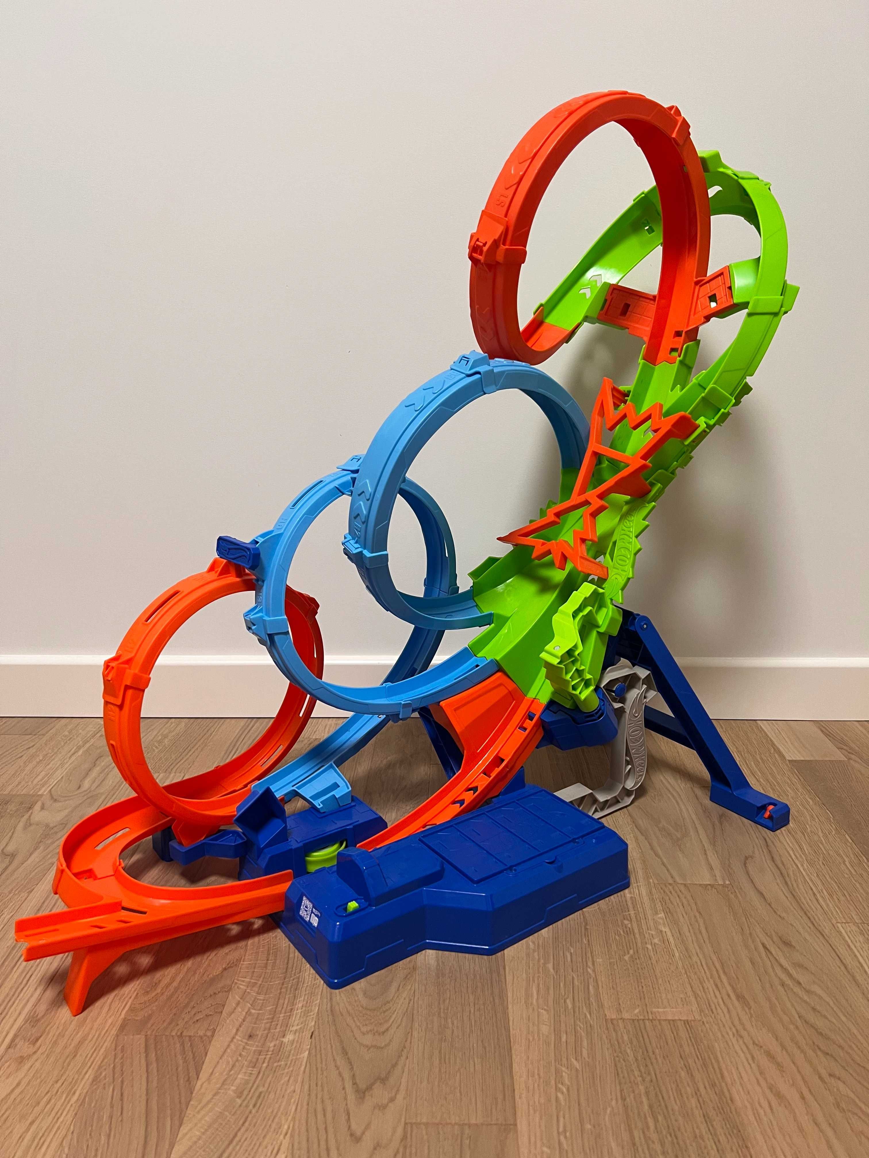 Hot Wheels Action Poczwórna Pętla HXR70