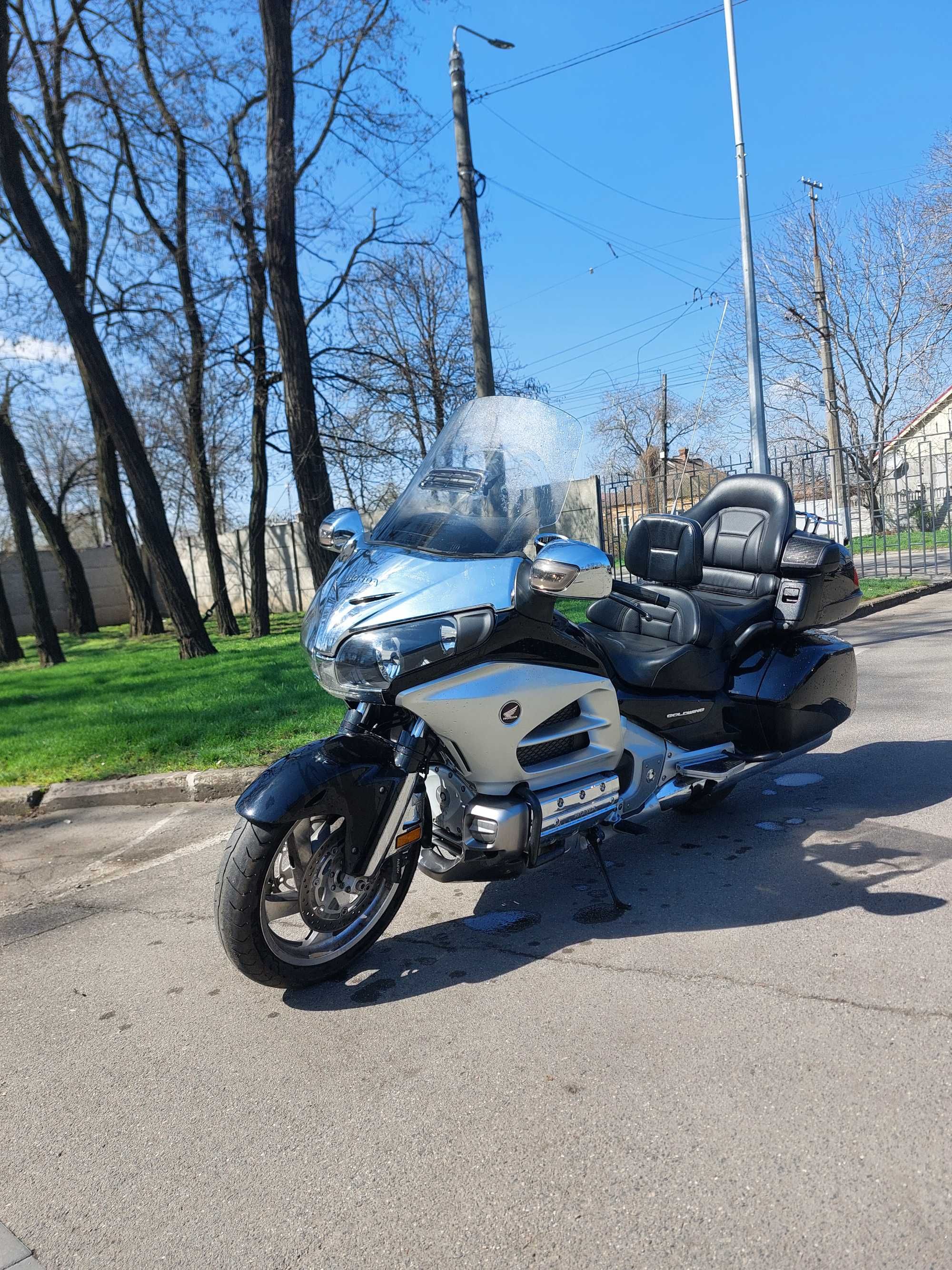 HONDA GL 1800 Продам