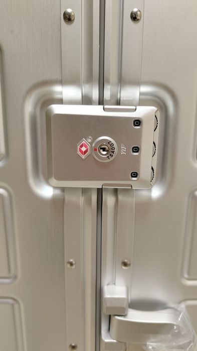 Валіза алюмінієва