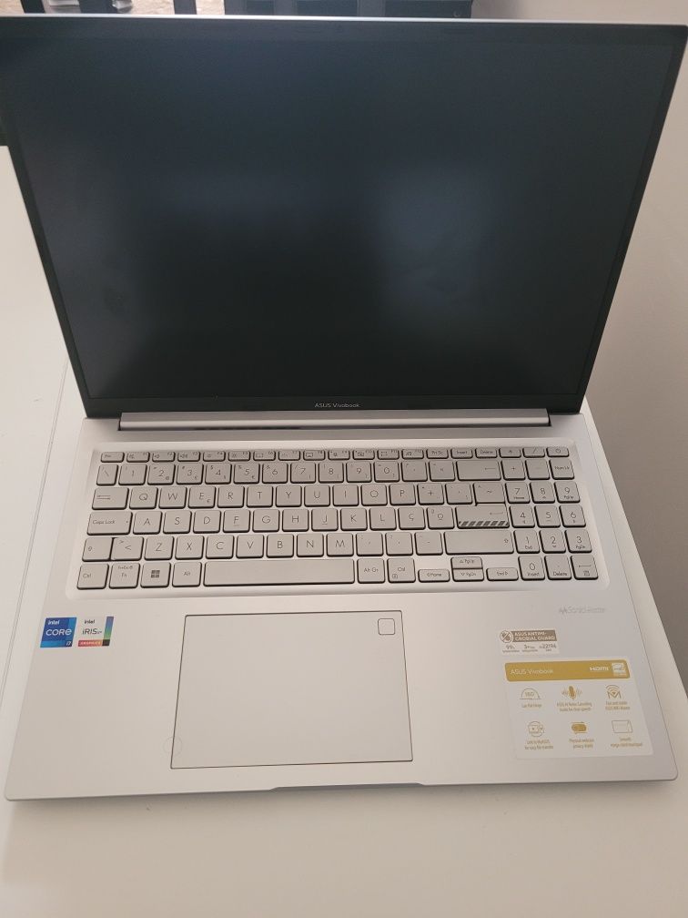 Portátil ASUS Vivobook 16"
