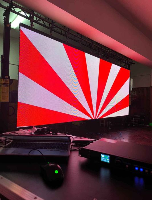 Video led P3.9 com estrutura e elevadores. Chave na mão!!
