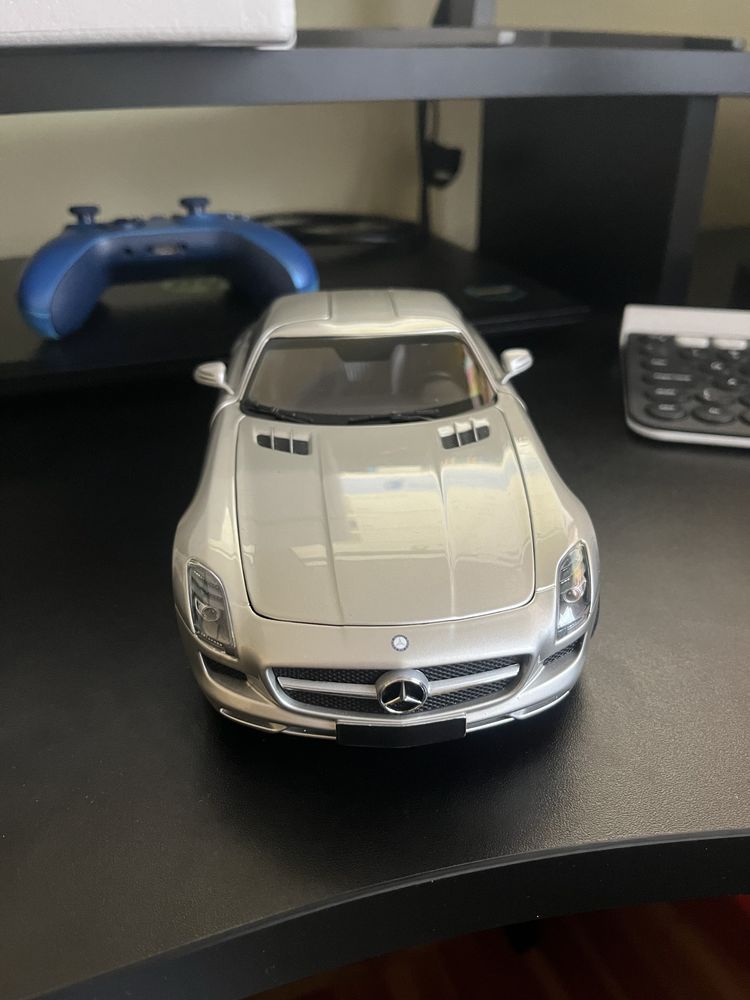 Mercedes SLS AMG 1:18 Minichamps