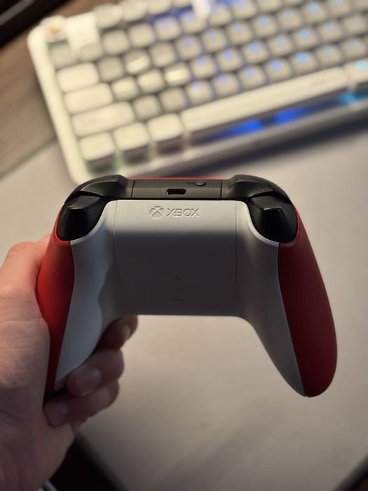 Czerwony pad do x box series s