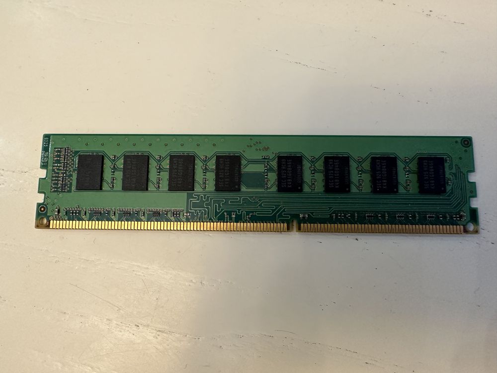 Оперативна памʼять Samsung 2 GB DDR3 1333 MHz (M378B5673EH1-CH9)