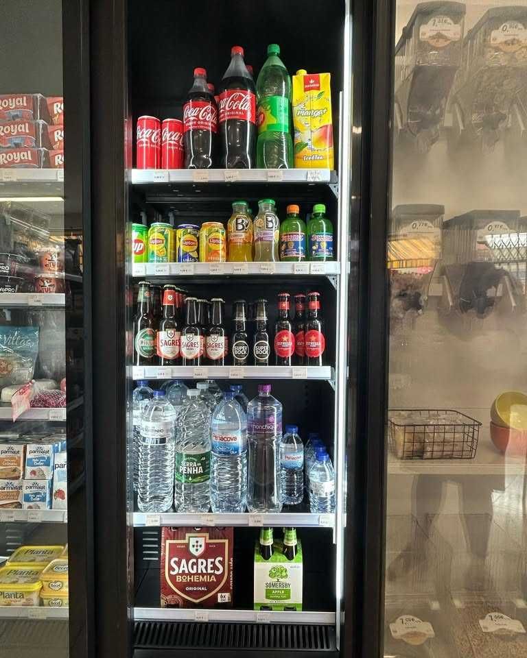 Armário De Refrigeração De Bebidas - C/ Luz LED