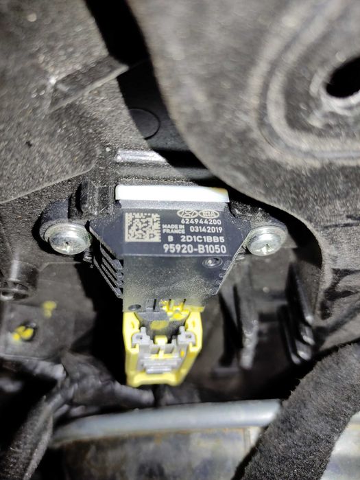 Датчик удару подушки безпеки Airbag передній  KIA 95920-B1050