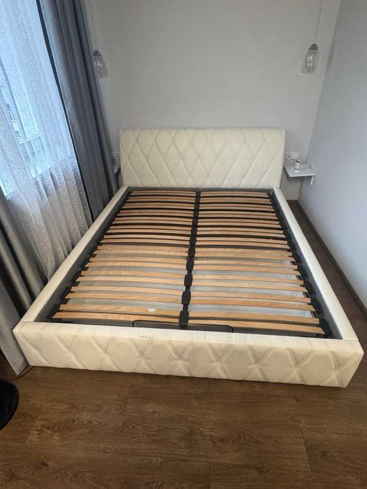 łóżko pikowane  kremowe 160x200