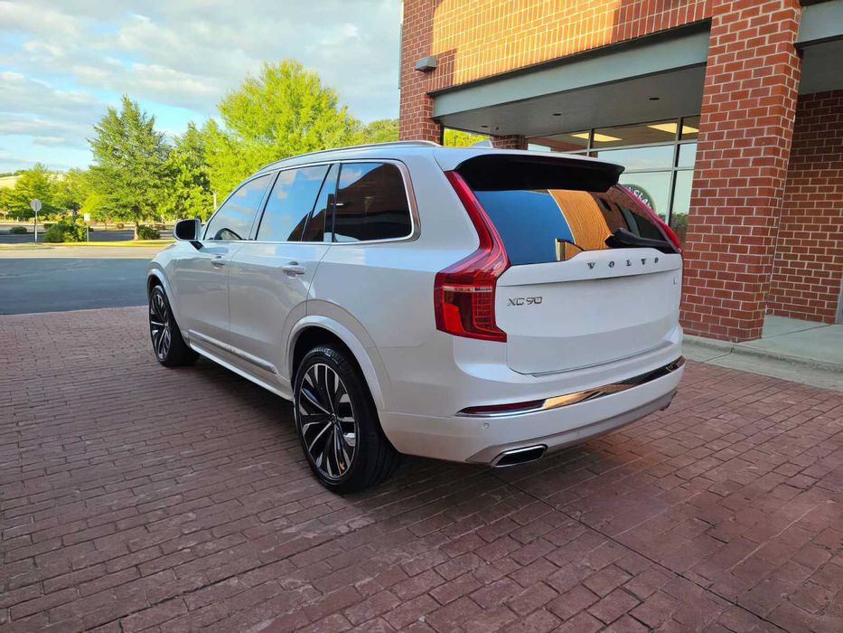 Volvo XC90      2021