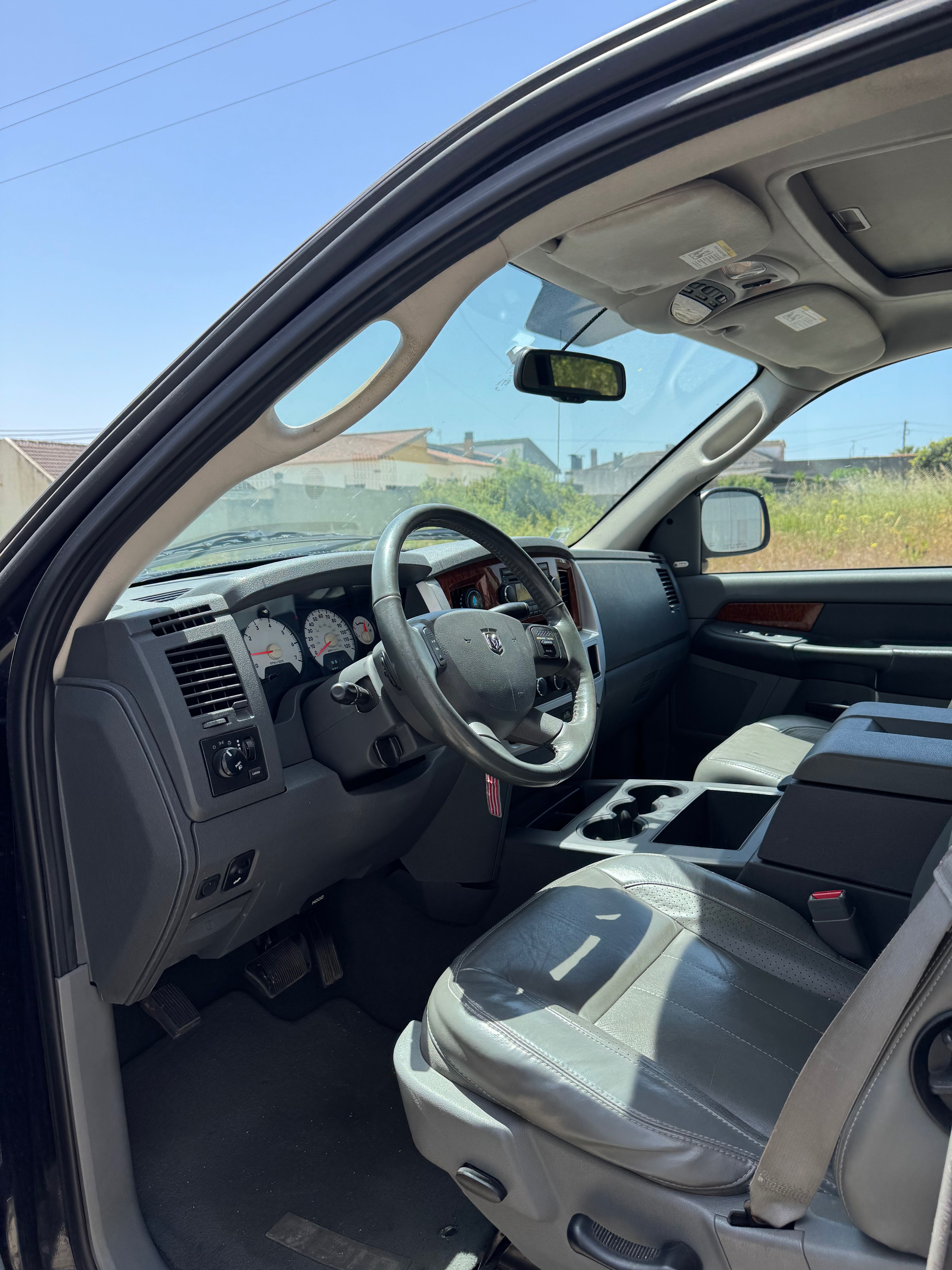 Dodge ram 1500 laramie
