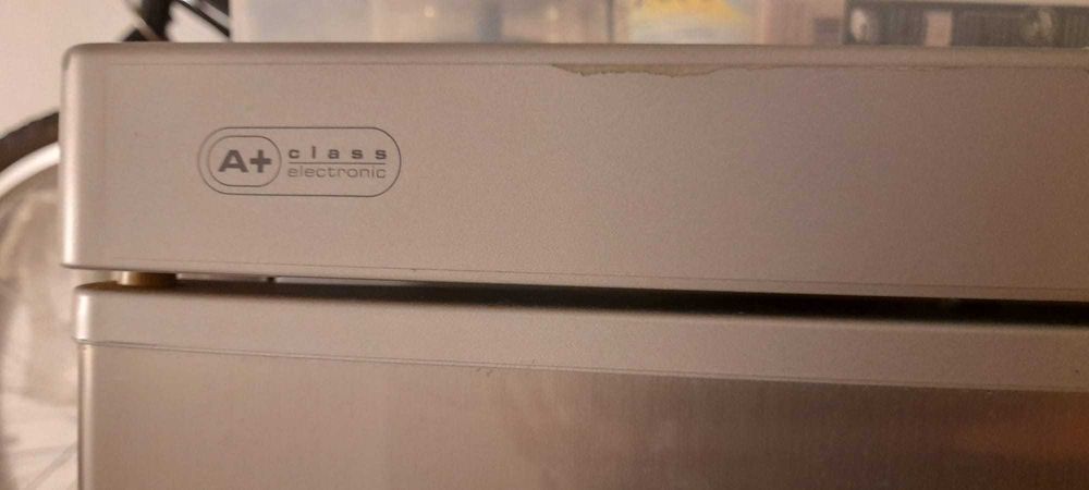 Arca Congeladora Vertical Whirlpool 6th Sense – Inox Categoria A