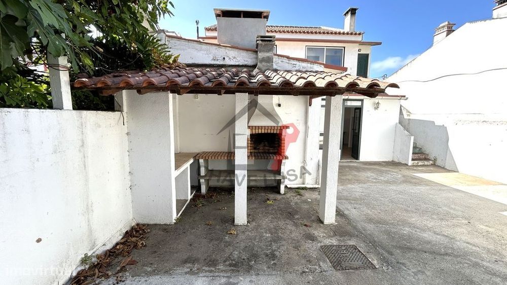 Moradia T5 com boxes para cavalo