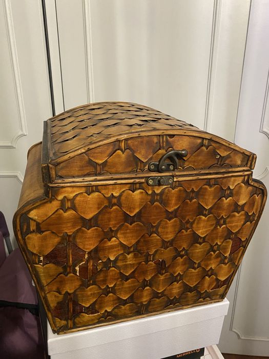 Caixa de madeira artesanal decorativa (33x40x30 cm)