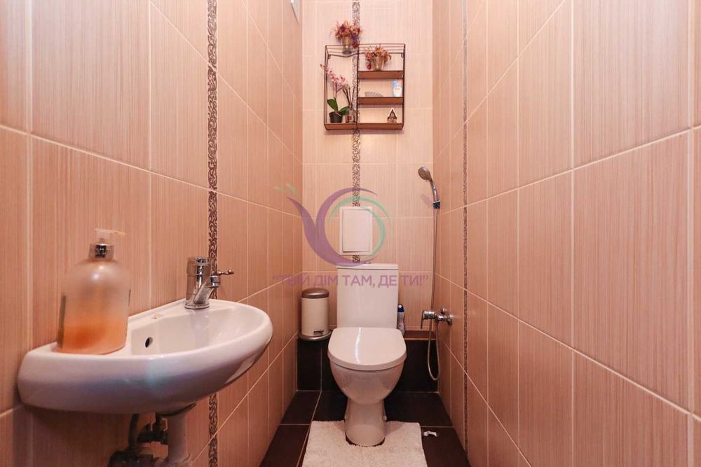 2-к. квартира з і/о, ремонтом та меблями за вул. Миколайчука