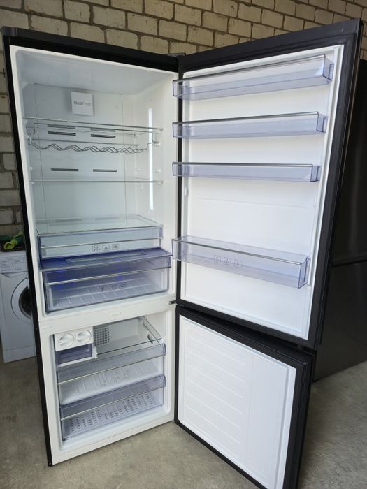 Холодльник beko CNE520 чорне скло широкий