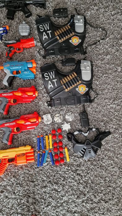 Zestaw pistoletow nerf i inne