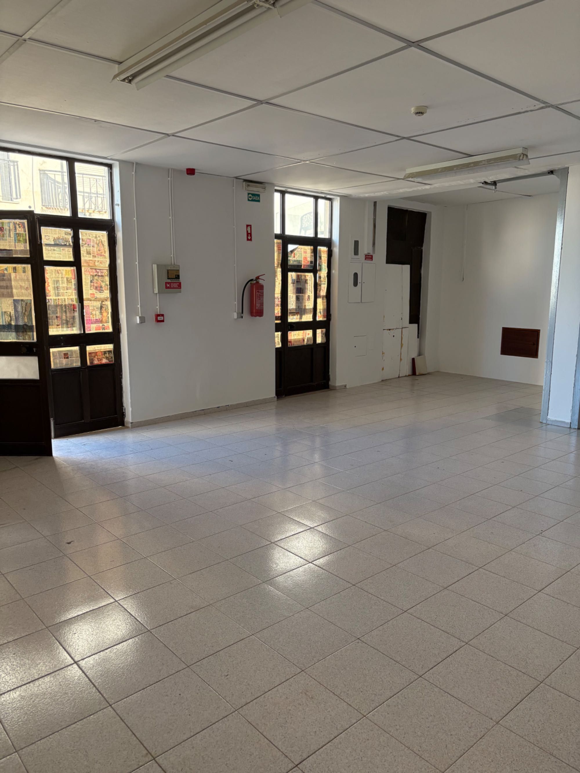 Aluga-se loja com 60 m2 em Tavira