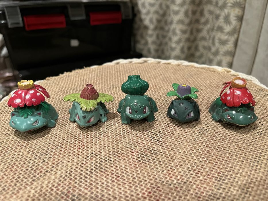 Vendo bonecos pokemons borracha/plastico