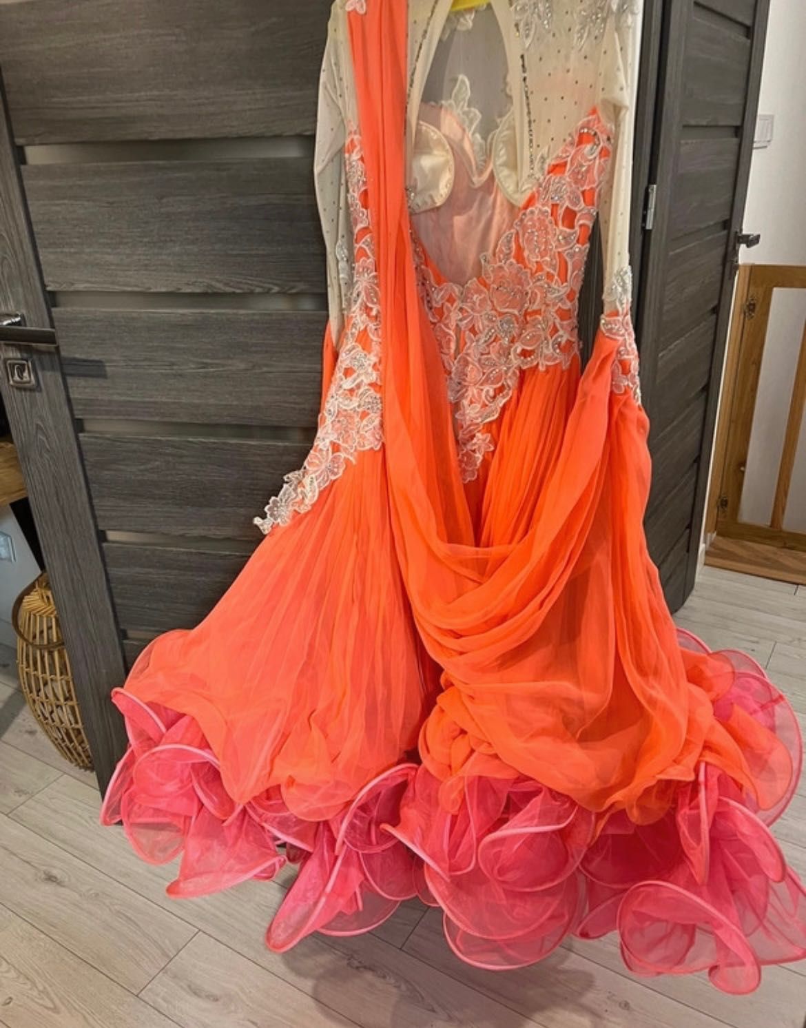 Sukienka do standardu LA zdobiona 150-165cm