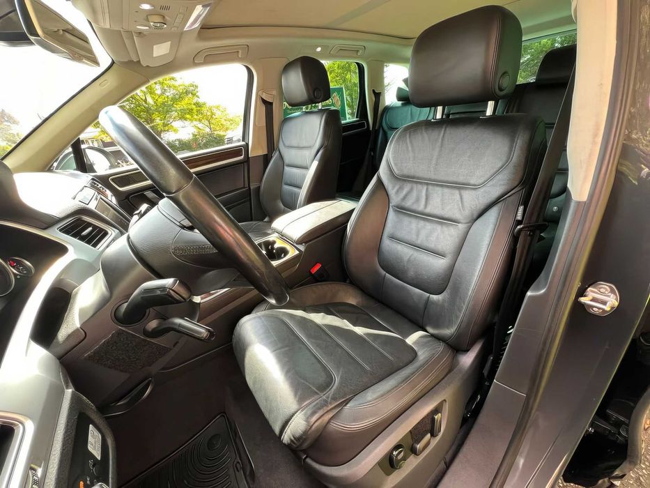 Volkswagen Touareg      2015