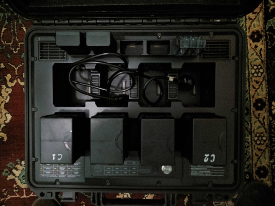 Станция зарядки ; батарея (4 шт) пульт всё для Dji Matrice 300RTK.