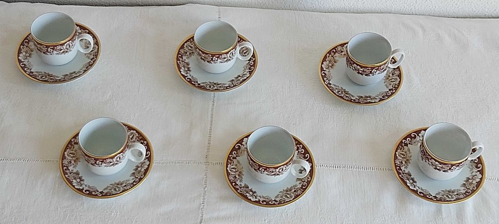 Seis chávenas de café de porcelana fina