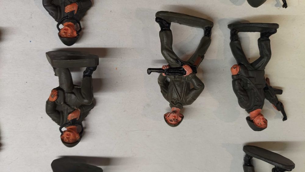 Солдатики  Армейцы ГДР NVA Командир офицер резина связист німці