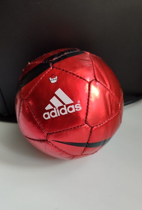 Продам мяч Adidas мини.