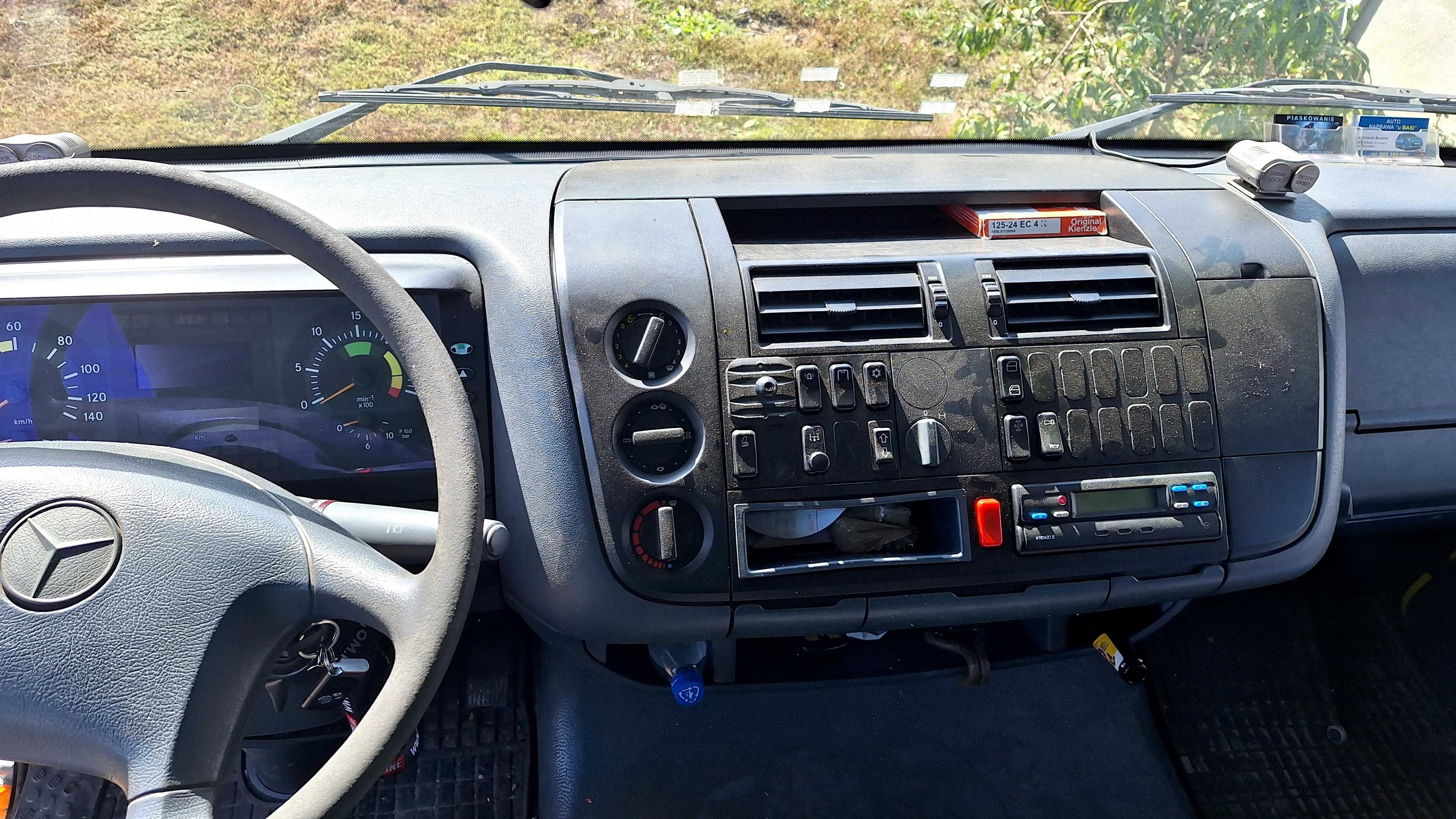 Mercedes atego pomoc drogowa auto specjalne