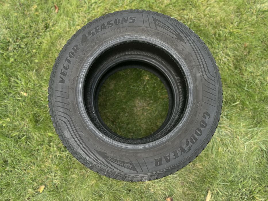 Зимова резина 195 65 R15 Goodyear