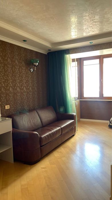 2-х кімнатна квартира з кухнею-студією