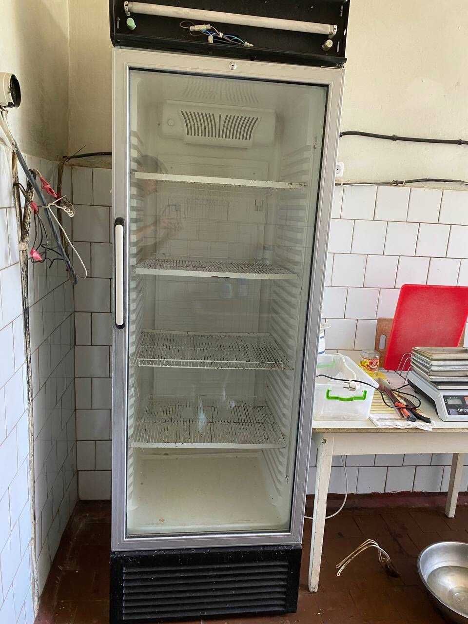 Холодильник вітринний