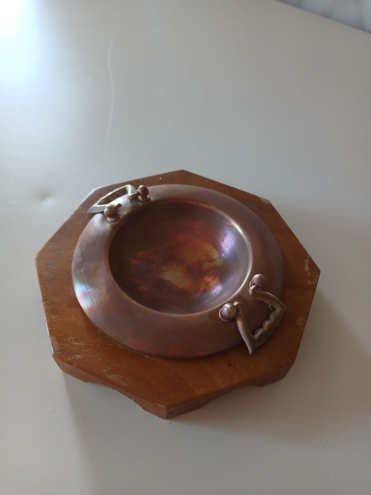 Cinzeiro cobre com base madeira