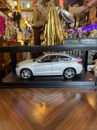 Miniatura BMW X4