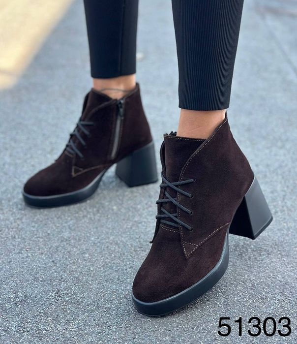 Жіночі шкіряні демісезонні черевики в кольорах