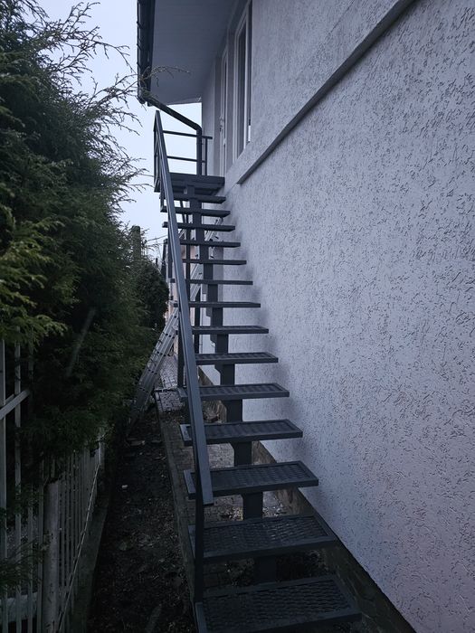 Сходи металеві, гвинтові  сходинки дуб,ясен