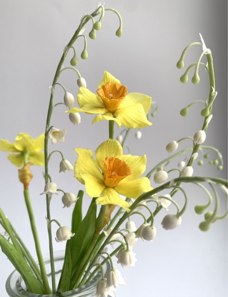 Реалістичні квіти ручної роботи