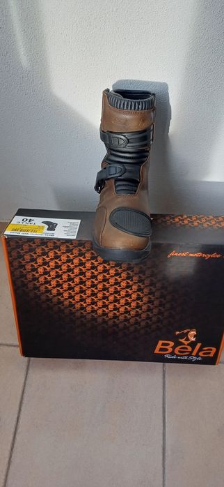 Botas  de motar.