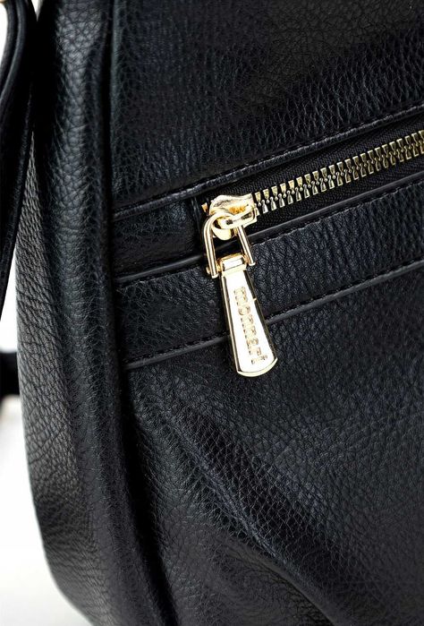 Monnari Premium torebka damska listonoszka czarna skórzana na pasku