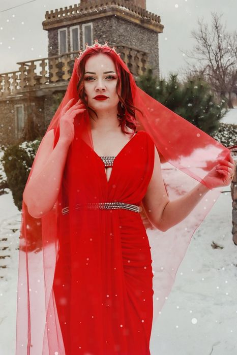 Сукня в пол, з розрізом на ніжці