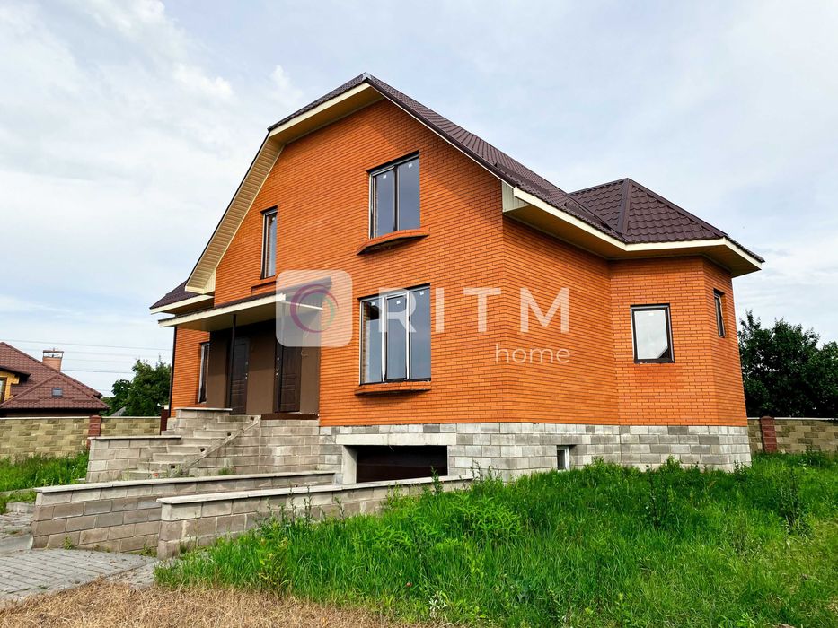 Половина будинку 187.8 м2 + 4 сот. ділянка по вул. Липлянська, Вишків.